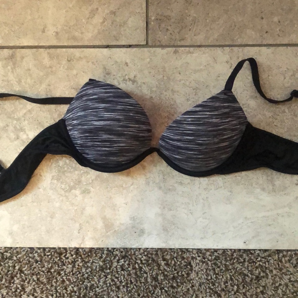 VS pink bra